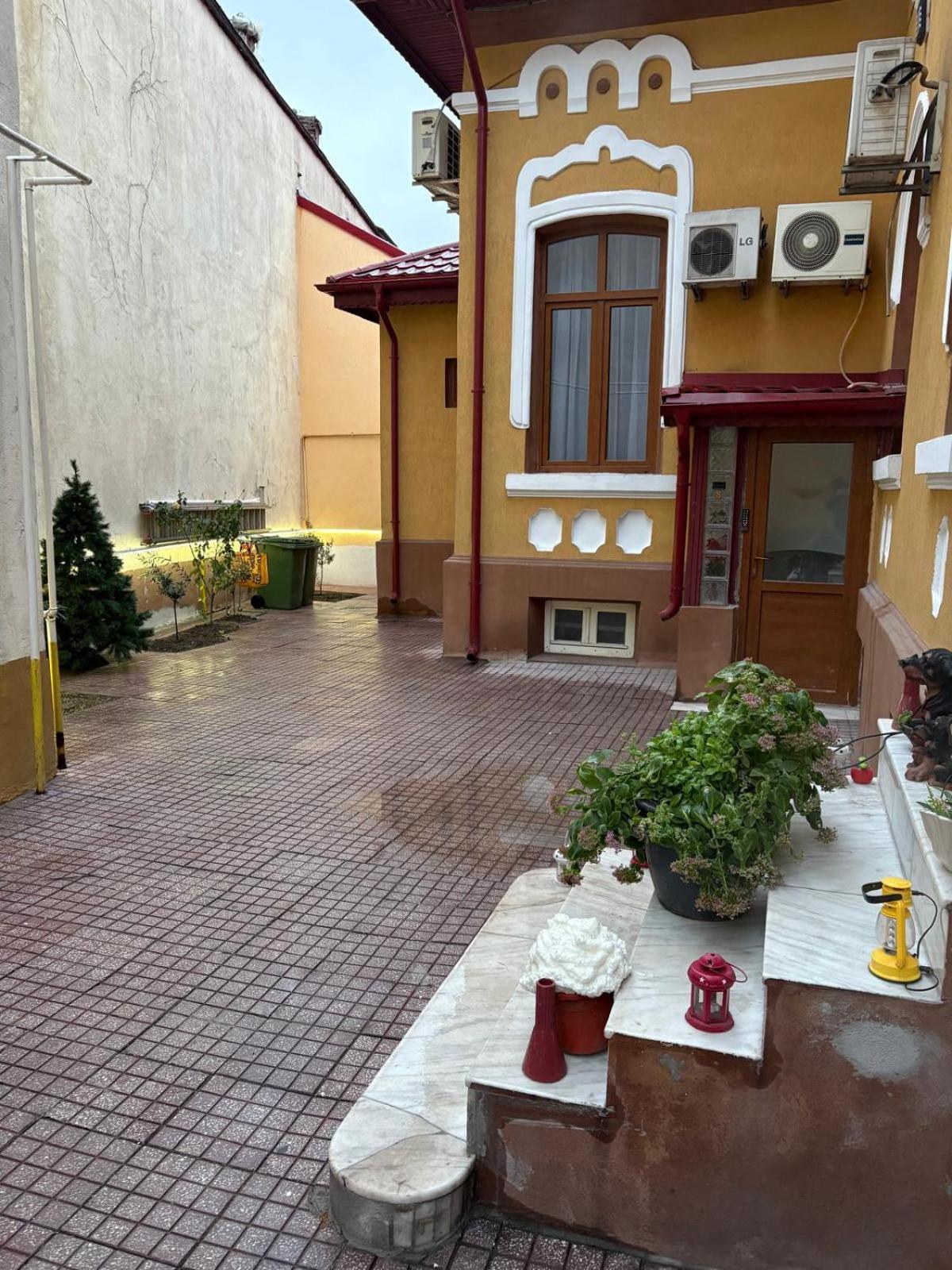 Boutique Old 8 Apartment *