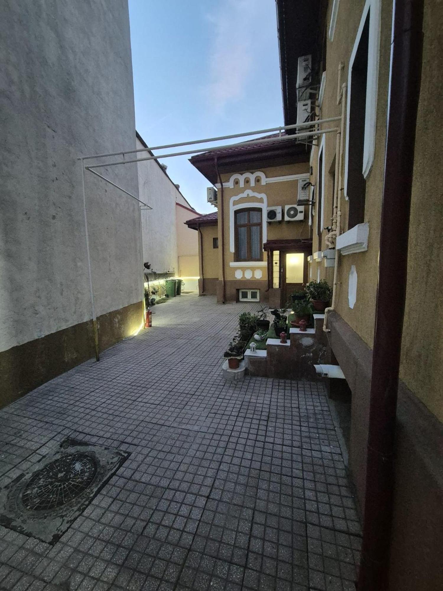 Boutique Old 8 Apartment